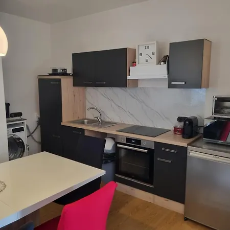 Two Self-check-in, 3km Freeway, Free-parking Playstation *