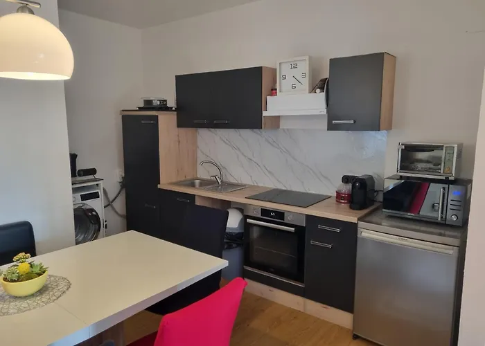 Two Self-check-in, 3km Freeway, Free-parking Playstation *