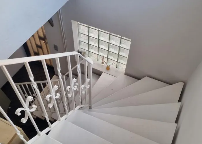 Two Self-check-in, 3km Freeway, Free-parking Playstation *