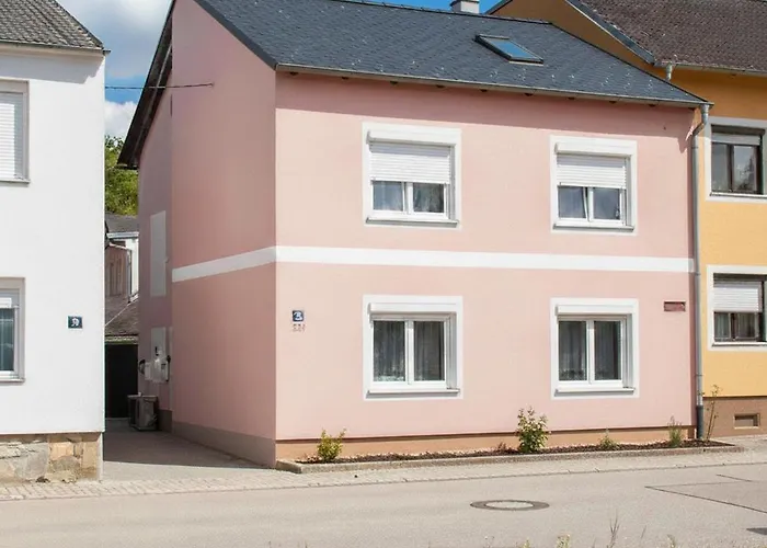 Two Self-check-in, 3km Freeway, Free-parking Playstation *